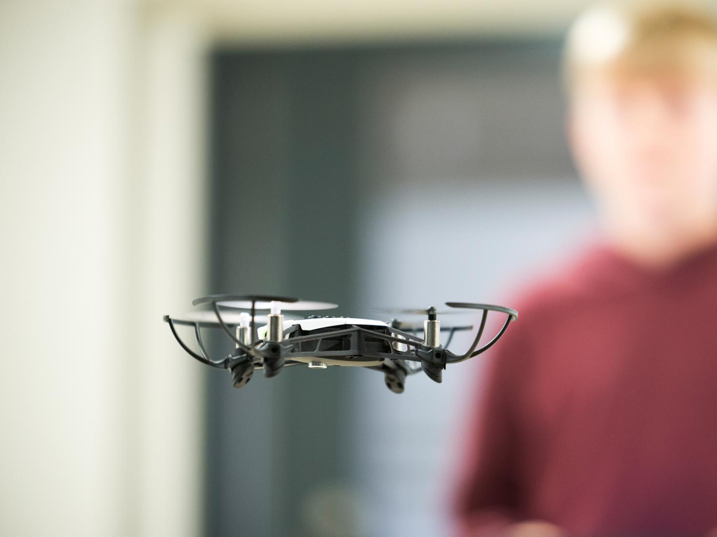 Drone flyver på Mercantec