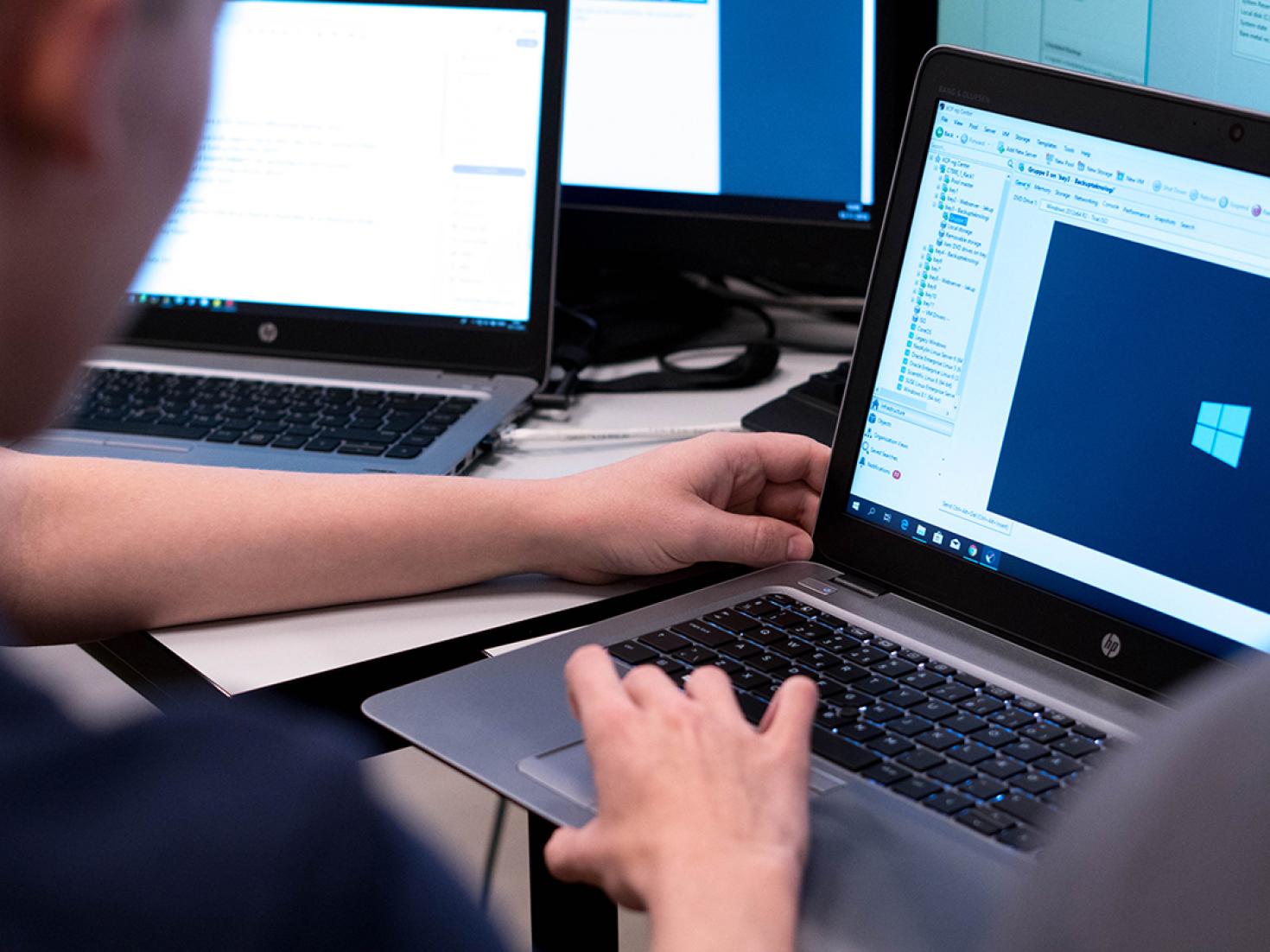 Topmotiverede IT-elever fra Mercantec er klar til at rykke ud i hele landet