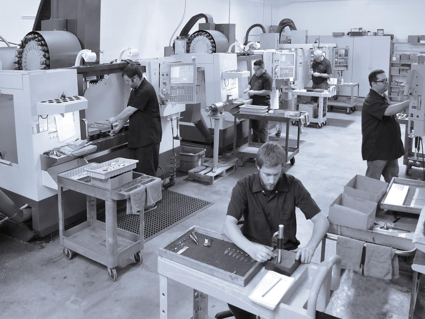 Industrioperatør ude i industrien 