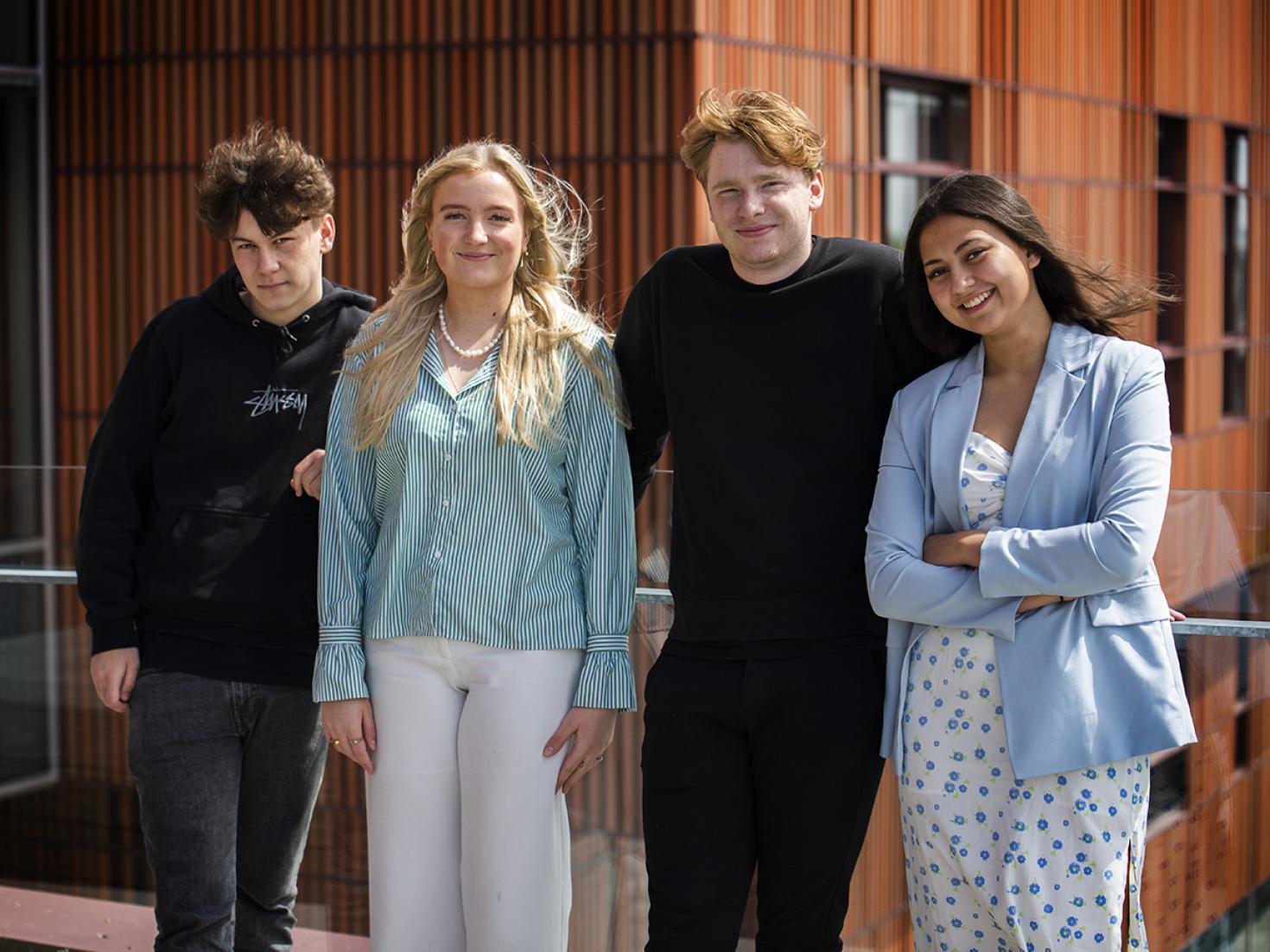 Optagelse og tilmelding på Mercantec & Midtbyens Gymnasium Vælg en