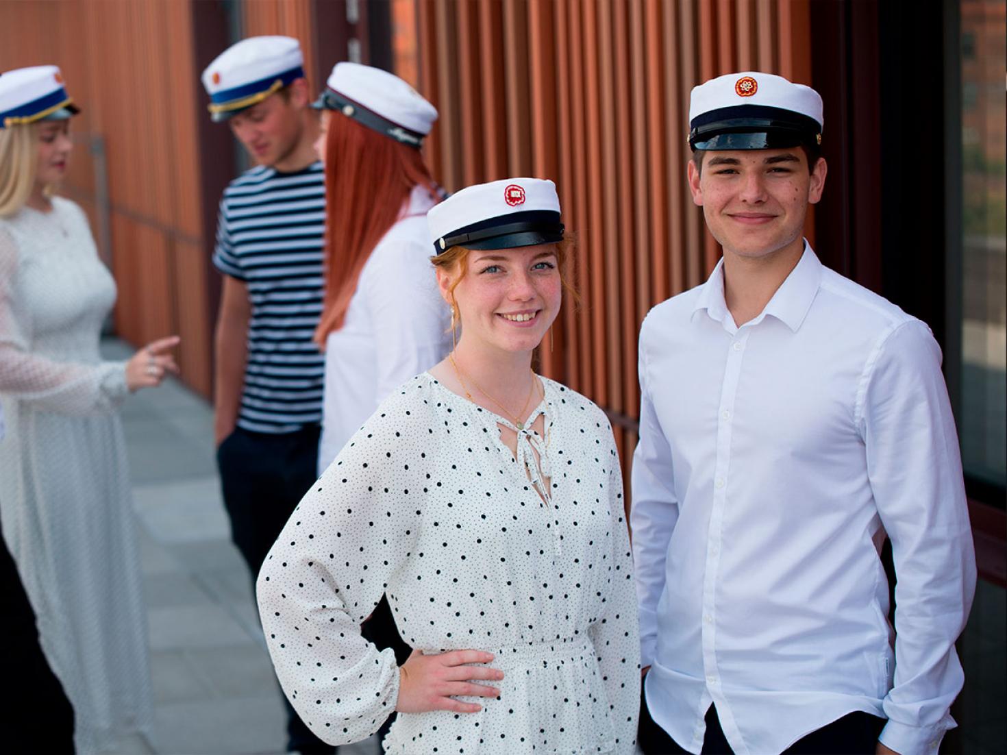 EUX studenter i front