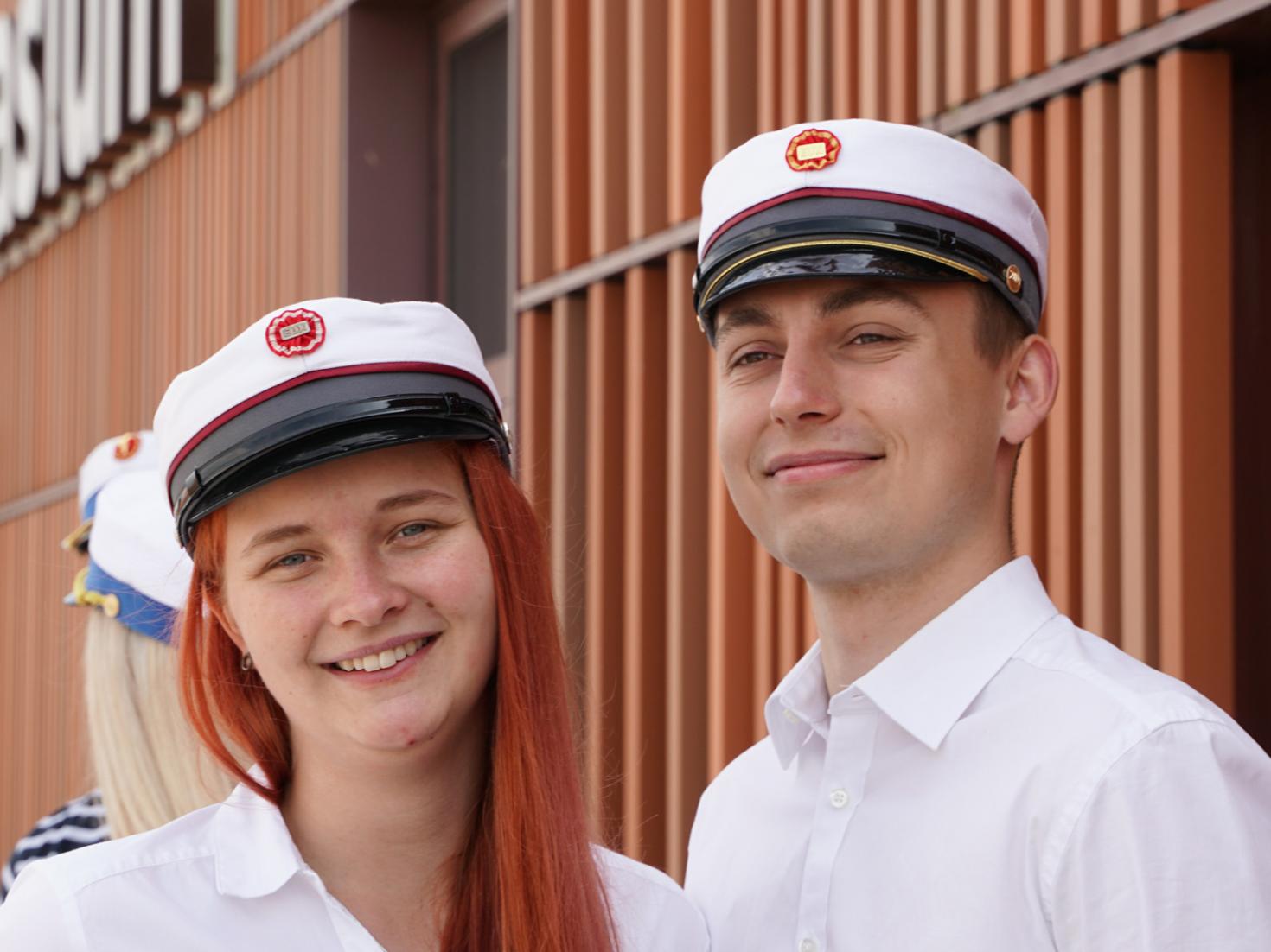 EUX studenter smiler til kamera