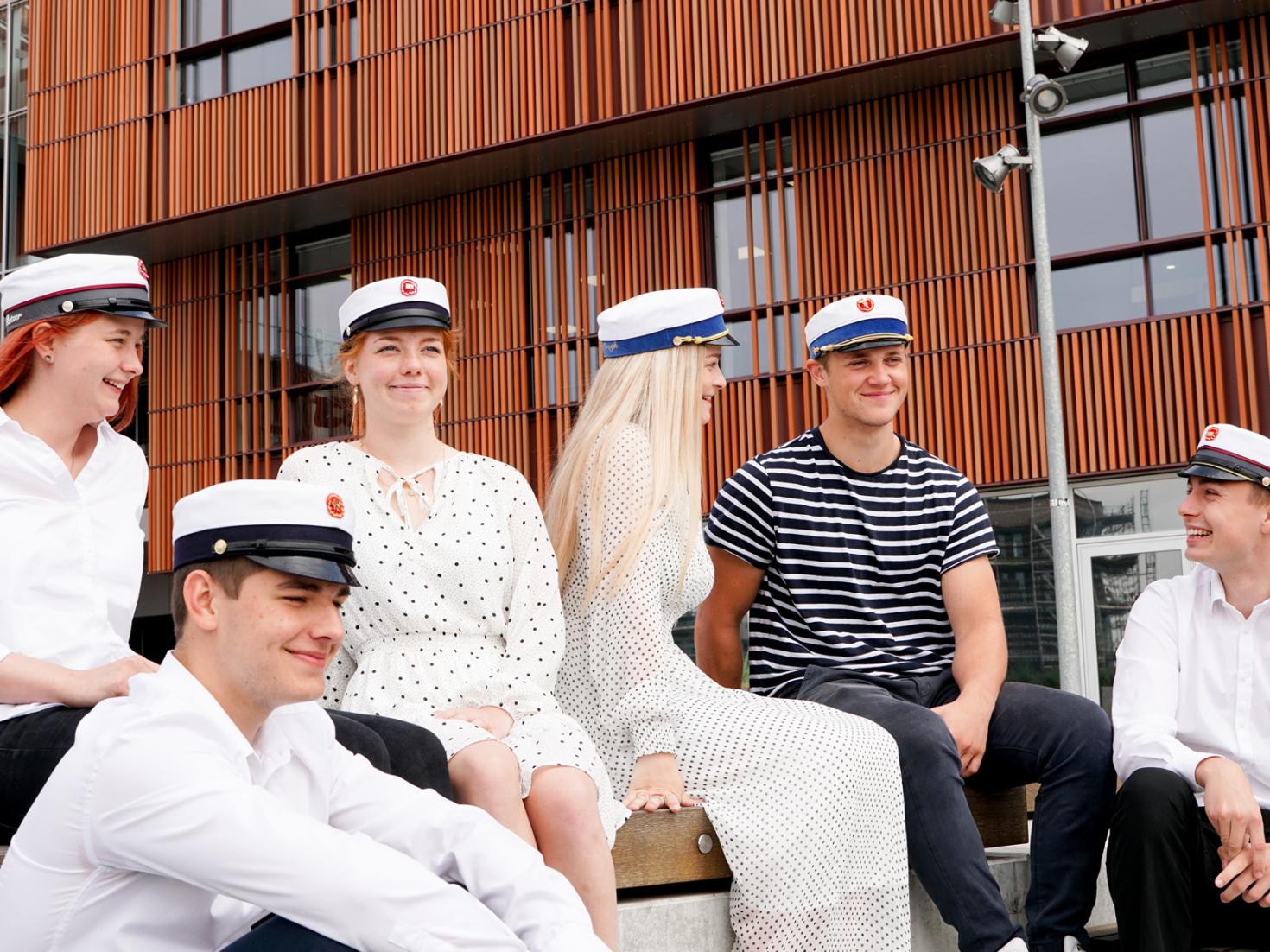 Fællesfoto af studenter HTX, EUX og HHX