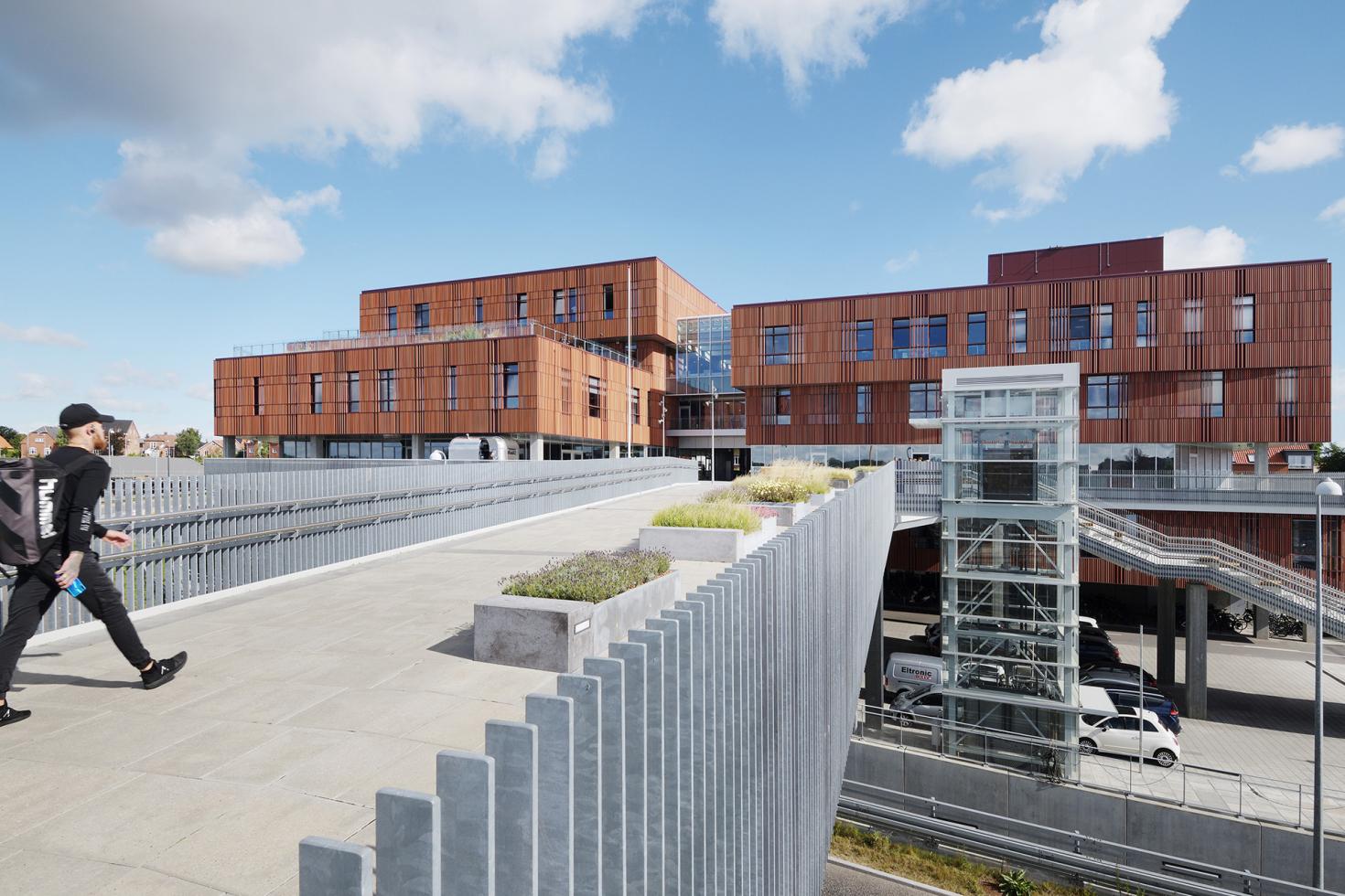 Midtbyens Gymnasium fra Hærvejen 