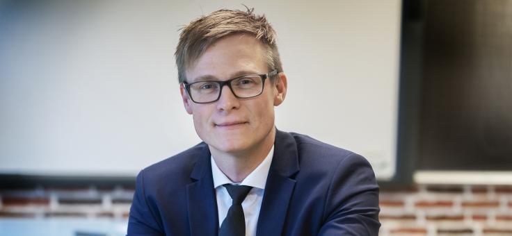 Juralærer er 34 år og advokat