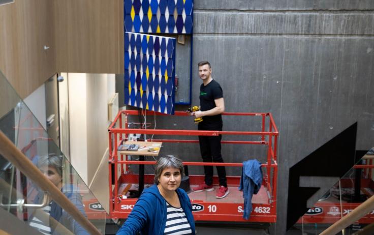 Filt og højteknologi: Nyt kunstværk er skræddersyet til Midtbyens Gymnasium